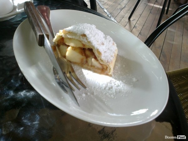 Штрудель з яблуком. Фото автора